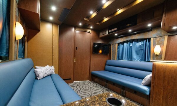 Wizard Tour Bus Lounge 1280x770