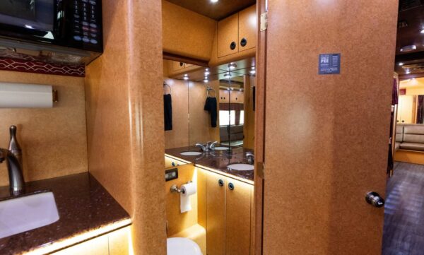 Pacemaker Entertainer Coach Restroom 1280x852